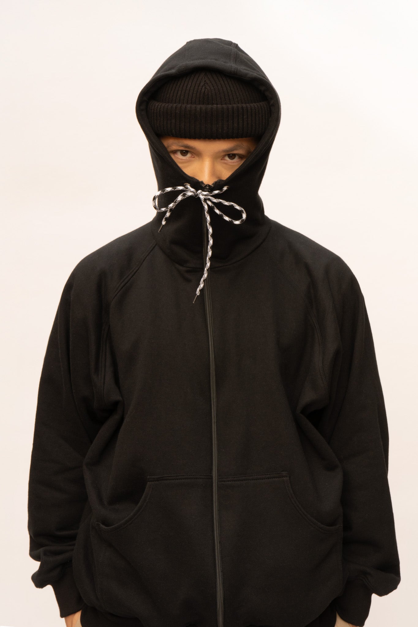 Commuter Zip Hoodie negro